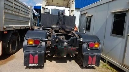 รถอิซูซุ 10 ล้อ หัวลาก  320 แรงม้า ปี 50  ( รถวิ่ง 130,000 กม. )  สนใจติดต่อ 081 - 6079515