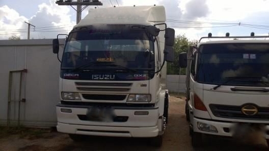 รถอิซูซุ 10 ล้อ หัวลาก  320 แรงม้า ปี 50  ( รถวิ่ง 130,000 กม. )  สนใจติดต่อ 081 - 6079515