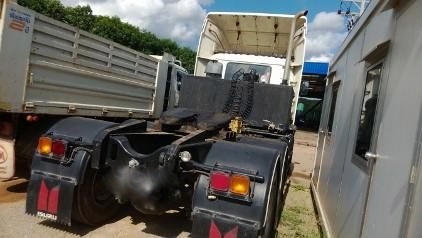 รถอิซูซุ 10 ล้อ หัวลาก  320 แรงม้า ปี 50  ( รถวิ่ง 130,000 กม. )  สนใจติดต่อ 081 - 6079515