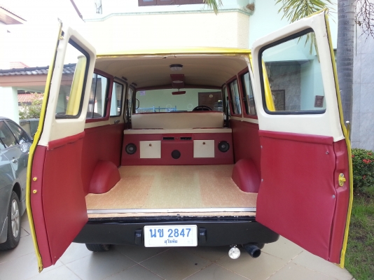 ขายรถตู้ Ford Transit ปี 1974 สภาพดีพร้อมใช้งาน