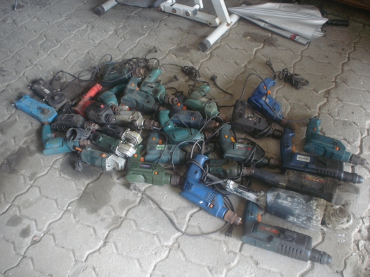 หนุ่มพิโลกคุณครับ**ตามที่เห็นครับ**ท่านผู้ชมเหมามา***บริษัทก่อสร้าง  ส่วนใหญ่เสีย