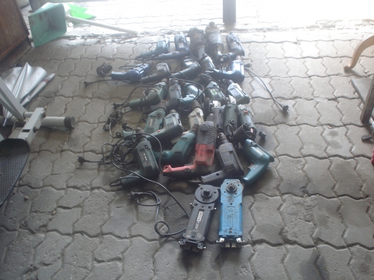 หนุ่มพิโลกคุณครับ**ตามที่เห็นครับ**ท่านผู้ชมเหมามา***บริษัทก่อสร้าง  ส่วนใหญ่เสีย