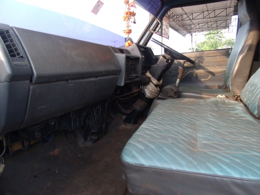 ขายรถหกล้อ ISUZU NPR57L เครื่อง 4BC2 ฝาดำ ปี 47 ขายรถหกล้อ ISUZU NPR57L เครื่อง 4BC2 ฝาดำ ปี 47