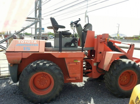 ขายด่วน รถตักโตโยต้า 2 แซต 4 สูบ เครื่องนำเข้าจากญี่ปุ่น สภาพพร้อมใช้งาน