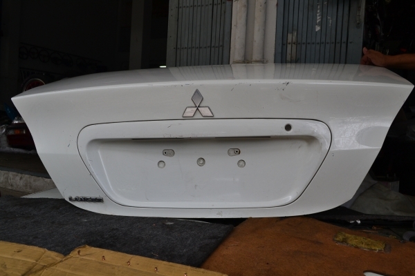 ขายฝากระโปรงท้าย MITSUBISHI LANCER CEDIA
