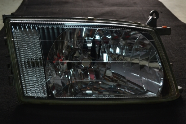 ขายไฟหน้า TOYOTA REGIUS