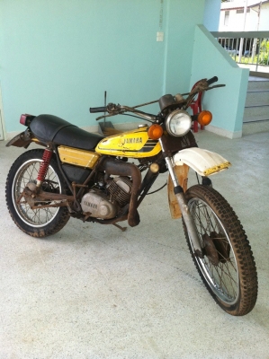 ขาย  dt100 มีเล่ม สภาพสวย แถมถังกับล้อ