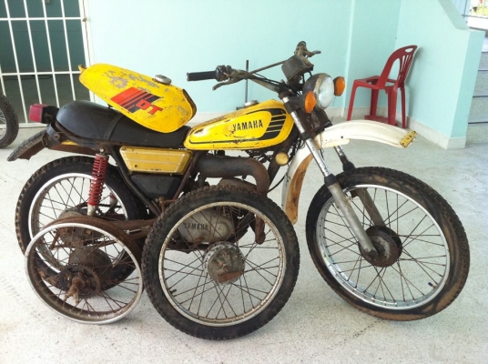 ขาย  dt100 มีเล่ม สภาพสวย แถมถังกับล้อ