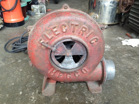 ขายโบว์เวอร์เป่าเตา ของญี่ปุ่นรุ่นเก่า ขนาด 3 นิ้ว 220 V ไฟบ้าน สภาพดี ลมแรง พร้อมใช้งาน