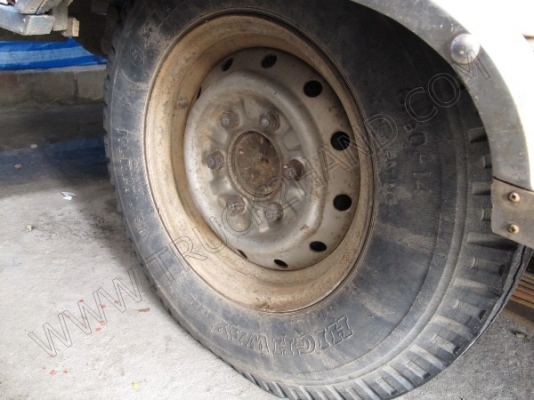 รถสองแถวแบบอันดามัน ยี่ห้อ DATSUN