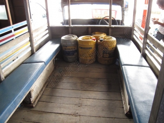 รถสองแถวแบบอันดามัน ยี่ห้อ DATSUN