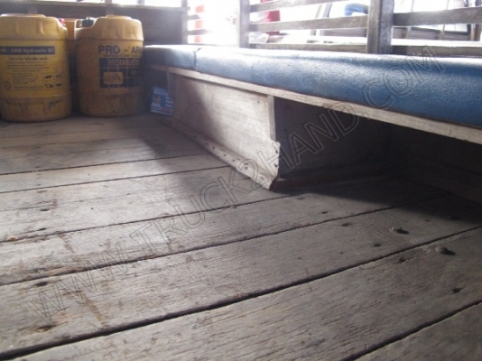 รถสองแถวแบบอันดามัน ยี่ห้อ DATSUN