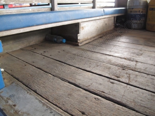 รถสองแถวแบบอันดามัน ยี่ห้อ DATSUN