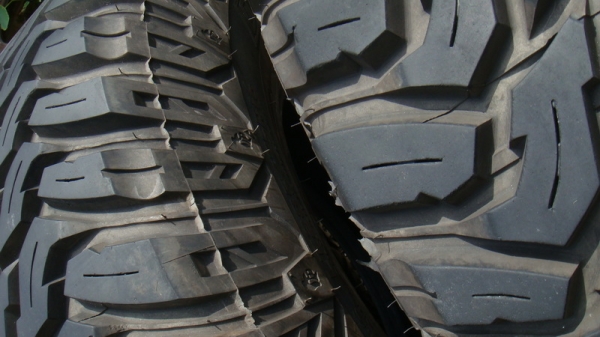 ขายยางMud  Cooper Discoverer STT 285 75 r16 ปี12