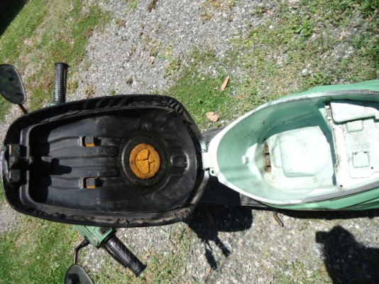 ขายสกู๊ตเตอร์สำหรับจ่ายตลาด สภาพเครื่องดี สตาร์ททีเดียวติด ระบบไฟติดหมดครับ ไฟหน้า เลี้ยว ไฟเบรค ขายสกู๊ตเตอร์สำหรับจ่ายตลาด สภาพเครื่องดี สตาร์ททีเดียวติด ระบบไฟติดหมดครับ ไฟหน้า เลี้ยว ไฟเบรค