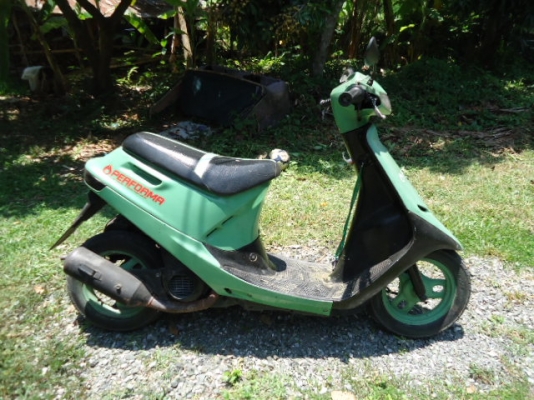 ขายสกู๊ตเตอร์สำหรับจ่ายตลาด สภาพเครื่องดี สตาร์ททีเดียวติด ระบบไฟติดหมดครับ ไฟหน้า เลี้ยว ไฟเบรค