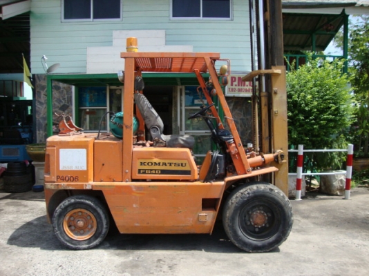 ขายรถโฟล์คลิฟท์ KOMATSU  FG40-4  (รถนอกราคาถูก พร้อมใช้)  ขนาด  4  ตัน  เครื่องยนต์เบนซิน+แก๊ส  เกียร์ออโตเมติค  เสาสูง  3  เมตร  ยางลม