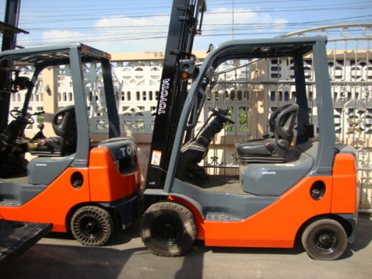 ขายรถโฟล์คลิฟท์  TOYOTA  8FD15  ขนาด 1.5  ตัน   เครื่องยนต์ดีเซล  เกียร์ออโตเมติค  เสาสูง  4  เมตร  งา 1,070  มม. (สภาพดี  พร้อมใช้งาน  ราคาคุยกันได้)