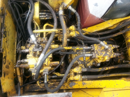 ขายอะใหล่ด่วน KOMATSU PC200-5 ทั้งคัน