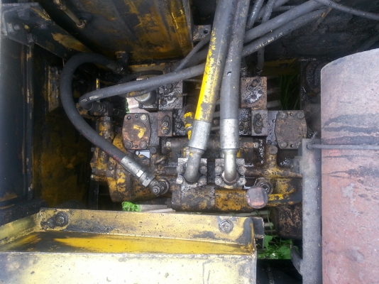 ขายอะใหล่ด่วน KOMATSU PC200-5 ทั้งคัน