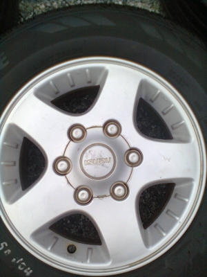 ขายแม็ก ISUZU 6 รู พร้อมยาง บริสโตร์ 215/70R15 ยางสัปดาห์ที่48 ปี12 สวยๆ  1 ชุด