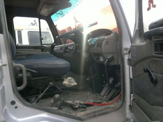 ขายรถหัวลาก 10 ล้อ 2 เพลา พร้อมหางเซมิดั้ม 3 เพลา 9 เมตน สามมิตร ปี.51 NISSAN 454H ปี.53 สวยทั้งหัวทั้งหาง สนใจโทร