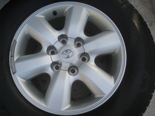 ขายล้อแม็ก Toyota vigo 17"x7.5" et 30 6รู 139+ ยางปี 10,3 เส้นและปี 11,1 เส้น(081-3747940)
