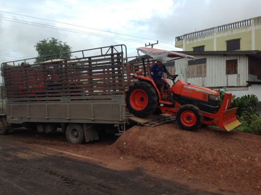 ปัญญาแทรคเตอร์มาแล้ว...จัดมาให้ครับ คูโบต้า L3408 ใบมีด(ใหม่) หลังคาใหม่คับ เล่มทะเบียนพร้อม