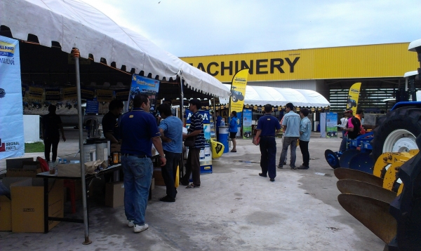 นิวฮอลแลนด์ ป้ายแดง ทุกรุ่น ดาวน์เริ่มต้น 20\% ดอกเบี้ย 0.75 บาท ผ่อนแบบรายเดือน ราย 6 เดือน หรือรายปี ได้นานถึง 5 ปี นิวฮอลแลนด์ ป้ายแดง ทุกรุ่น ดาวน์เริ่มต้น 20\% ดอกเบี้ย 0.75 บาท ผ่อนแบบรายเดือน ราย 6 เดือน หรือรายปี ได้นานถึง 5 ปี