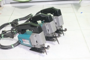 เลื่อยจิ๊กซอร์ยี่ห้อmakita รุ่น4300BA รุ่นยอดนิยมสภาพดีพร้อมใช้ครับ