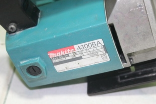 เลื่อยจิ๊กซอร์ยี่ห้อmakita รุ่น4300BA รุ่นยอดนิยมสภาพดีพร้อมใช้ครับ