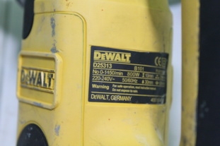 สว่านโรตารีทำงาน3ระบบยี่ห้อDEWALT รุ่นD25313 สภาพพร้อมใช้งานครับ