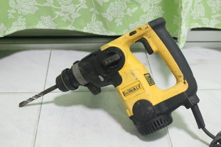 สว่านโรตารีทำงาน3ระบบยี่ห้อDEWALT รุ่นD25313 สภาพพร้อมใช้งานครับ