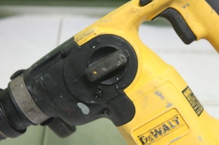 สว่านโรตารีทำงาน3ระบบยี่ห้อDEWALT รุ่นD25313 สภาพพร้อมใช้งานครับ