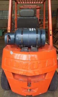 ขายด่วนมาก รถโฟล์คลิฟท์ 2.5 ตัน (TOYOTA)