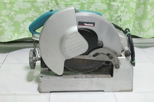 แท่นเครื่องเลื่อยตัดเหล็กขนาดใบ12นิ้ว makitaรุ่นLC1230