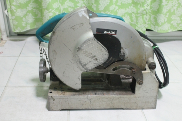 แท่นเครื่องเลื่อยตัดเหล็กขนาดใบ12นิ้ว makitaรุ่นLC1230