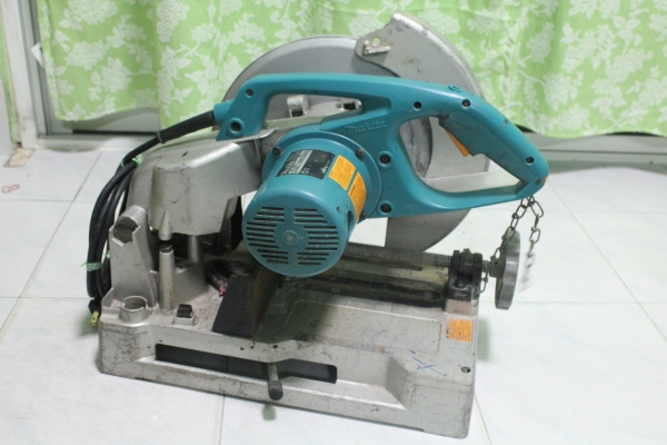 แท่นเครื่องเลื่อยตัดเหล็กขนาดใบ12นิ้ว makitaรุ่นLC1230
