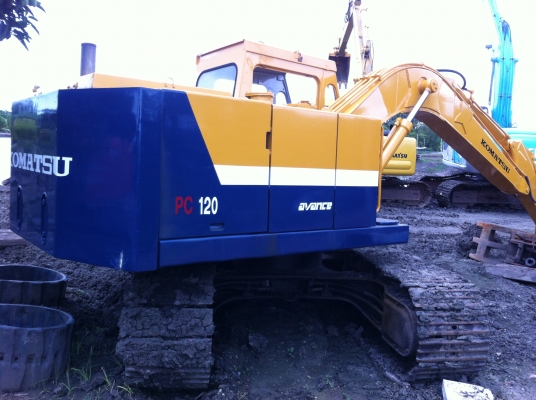 ขายด่วน KOMATSU PC 100-2  เก่าใน สภาพดี พร้อมใช้ เครื่องปั้มดี  ตัวเดินแรง  แอวแน่น