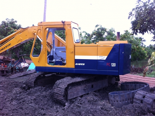 ขายด่วน KOMATSU PC 100-2  เก่าใน สภาพดี พร้อมใช้ เครื่องปั้มดี  ตัวเดินแรง  แอวแน่น
