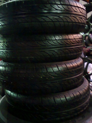 ขายยาง 175 70 13 DUNLOP1ชุด ปลายปี12