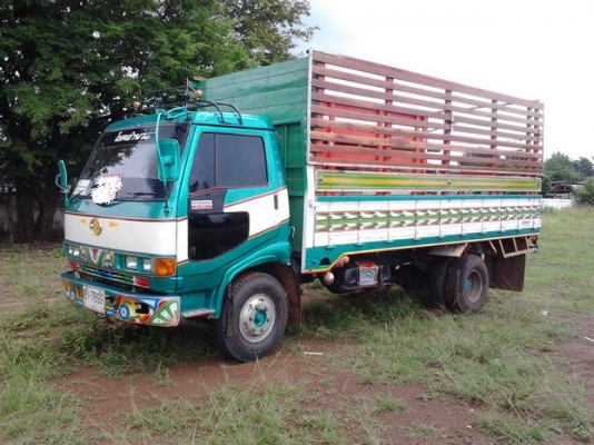 ขาย 6ล้อ HINO FB2WG ยาว5ม.เครื่องWO4D 117HP แห้งดี ไม่เยิ้ม แรงดีประหยัดสุด ช่างล่างใหญ่ คัสซีดี ไม่ผุ Fหน้า-หลัง กระบะพื้นไม้คอกไม้สีสวยสภาพดี พื้นไม่ผุคอกแข็งแรง หัวบางภายในสวยคอนโซลครบ พ.ธรรมดา ยาง8.25ดี6เส้น สีสันสวย พร้อมใช้ พร้อมลุยงาน ราคาต่อรองได้