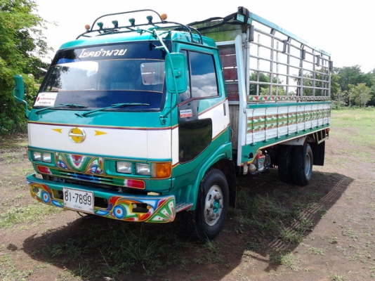 ขาย 6ล้อ HINO FB2WG ยาว5ม.เครื่องWO4D 117HP แห้งดี ไม่เยิ้ม แรงดีประหยัดสุด ช่างล่างใหญ่ คัสซีดี ไม่ผุ Fหน้า-หลัง กระบะพื้นไม้คอกไม้สีสวยสภาพดี พื้นไม่ผุคอกแข็งแรง หัวบางภายในสวยคอนโซลครบ พ.ธรรมดา ยาง8.25ดี6เส้น สีสันสวย พร้อมใช้ พร้อมลุยงาน ราคาต่อรองได้
