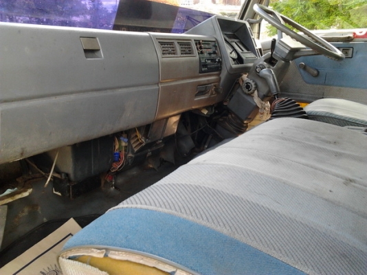 ขาย 6ล้อ HINO FB2WG ยาว5ม.เครื่องWO4D 117HP แห้งดี ไม่เยิ้ม แรงดีประหยัดสุด ช่างล่างใหญ่ คัสซีดี ไม่ผุ Fหน้า-หลัง กระบะพื้นไม้คอกไม้สีสวยสภาพดี พื้นไม่ผุคอกแข็งแรง หัวบางภายในสวยคอนโซลครบ พ.ธรรมดา ยาง8.25ดี6เส้น สีสันสวย พร้อมใช้ พร้อมลุยงาน ราคาต่อรองได้