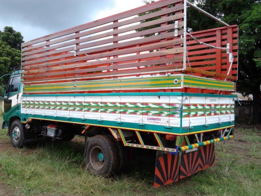 ขาย 6ล้อ HINO FB2WG ยาว5ม.เครื่องWO4D 117HP แห้งดี ไม่เยิ้ม แรงดีประหยัดสุด ช่างล่างใหญ่ คัสซีดี ไม่ผุ Fหน้า-หลัง กระบะพื้นไม้คอกไม้สีสวยสภาพดี พื้นไม่ผุคอกแข็งแรง หัวบางภายในสวยคอนโซลครบ พ.ธรรมดา ยาง8.25ดี6เส้น สีสันสวย พร้อมใช้ พร้อมลุยงาน ราคาต่อรองได้