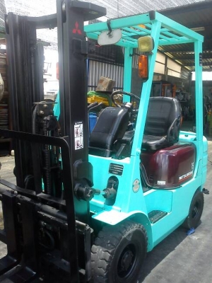 ขายด่วนๆครับ รถยก 1.5 ตัน เสาสูง 3 เมตร เข้าตู้ เกียร์ออโต้ เครื่องเบนซิน