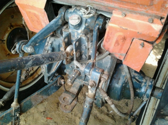 KUBOTA L1-20 - 20 HP 2 เพลา รถสภาพดีมากครับพร้อมทำงานได้เลย อุปกรณ์มีผานพรวนดิน 4 เครื่องยนต์แน่นแรงดี ระบบไฮดรอลิกส์ไม่มีแตก ช่วงล่างแน่นดี ยางสภาพดี 4 เส้นหน้าหลังประมาณ 60\% พร้อมใช้งาน เอกสารสัญญาซื้อขาย ราคาต่อรองได้ครับ