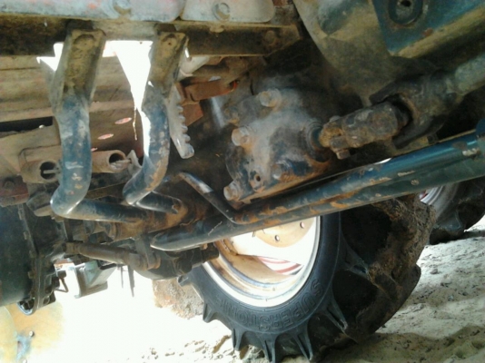 KUBOTA L1-20 - 20 HP 2 เพลา รถสภาพดีมากครับพร้อมทำงานได้เลย อุปกรณ์มีผานพรวนดิน 4 เครื่องยนต์แน่นแรงดี ระบบไฮดรอลิกส์ไม่มีแตก ช่วงล่างแน่นดี ยางสภาพดี 4 เส้นหน้าหลังประมาณ 60\% พร้อมใช้งาน เอกสารสัญญาซื้อขาย ราคาต่อรองได้ครับ