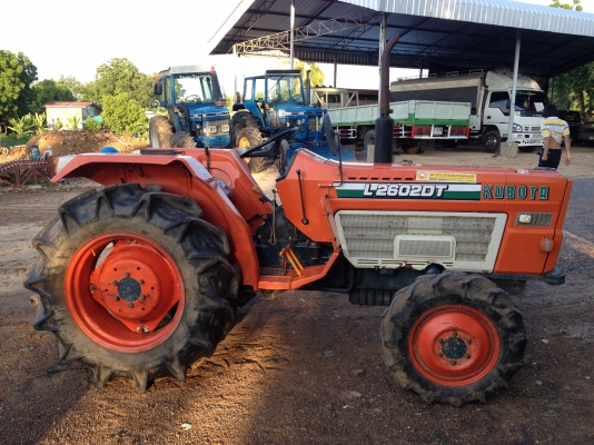 ขายคูโบต้าL2602 4WD สภาพสวยๆคับเครื่องดีพร้อมใช้คับ 088-4267077แอ๊ป