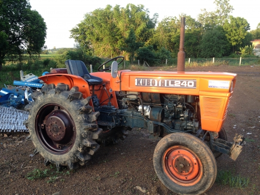 ขายคูโบต้าL240 สภาพสวยๆคับเครื่องดีพร้อมใช้คับ 088-4267077แอ๊ป